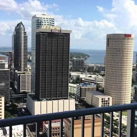 Stunning Apt With Skyline Views High Rise Apartment